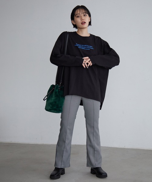 PAGEBOY（ページボーイ）の「シシュウロゴロンＴ（Tシャツ/カットソー・レディース・ブラック/オフホワイト/パープル系その他/グレイッシュベージュ・FREE）」の17枚目の写真