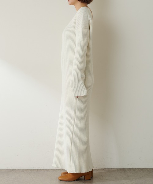 SHENERY（シーナリー）の「バックシャンリブニットワンピース（ワンピース・レディース・オフホワイト/ブラック/グレー・FREE）」の20枚目の写真