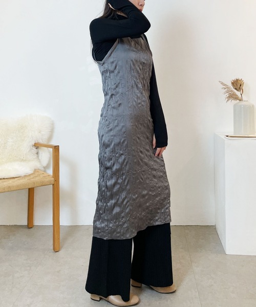 CEMONEMO（セモネモ）の「ワッシャー加工 キャミワンピース（ワンピース・レディース・ベージュ/グレー/ブラック・FREE）」の4枚目の写真