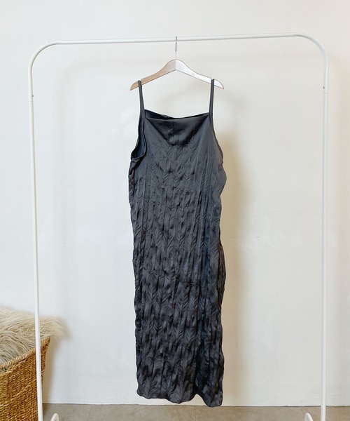 CEMONEMO（セモネモ）の「ワッシャー加工 キャミワンピース（ワンピース・レディース・ベージュ/グレー/ブラック・FREE）」の20枚目の写真