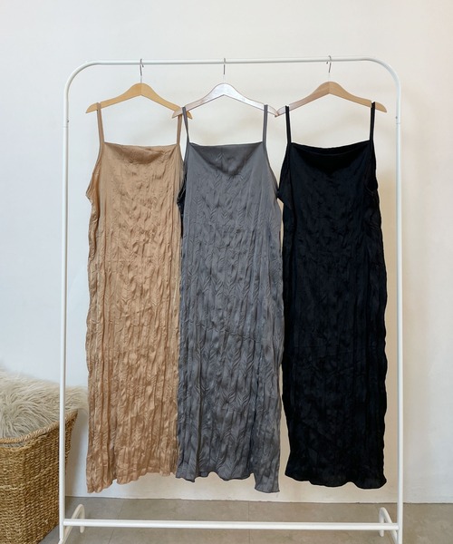 CEMONEMO（セモネモ）の「ワッシャー加工 キャミワンピース（ワンピース・レディース・ベージュ/グレー/ブラック・FREE）」の16枚目の写真