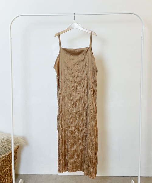 CEMONEMO（セモネモ）の「ワッシャー加工 キャミワンピース（ワンピース・レディース・ベージュ/グレー/ブラック・FREE）」の12枚目の写真