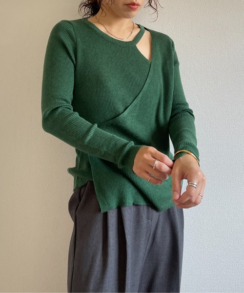 wee9s(ウィークス)の「wrap design knit tops / 程よい肌見せで着痩せ効果も叶うラップデザイン長袖ニットブラウス(ニット/セーター・レディース・ブラック/グリーン/アイボリー・FREE)」の2枚目の写真