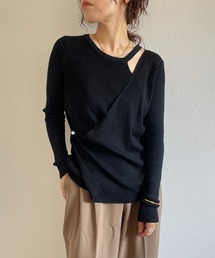 wrap design knit tops / 程よい肌見せで着痩せ効果も叶うラップデザイン長袖ニットブラウス