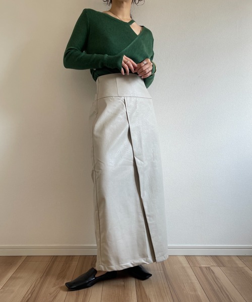 wee9s(ウィークス)の「wrap design knit tops / 程よい肌見せで着痩せ効果も叶うラップデザイン長袖ニットブラウス(ニット/セーター・レディース・ブラック/グリーン/アイボリー・FREE)」の17枚目の写真