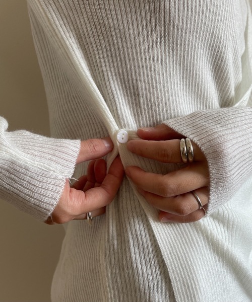wee9s(ウィークス)の「wrap design knit tops / 程よい肌見せで着痩せ効果も叶うラップデザイン長袖ニットブラウス(ニット/セーター・レディース・ブラック/グリーン/アイボリー・FREE)」の21枚目の写真