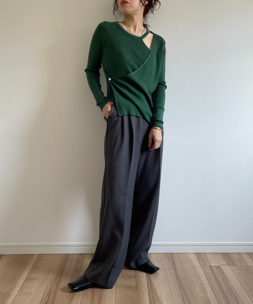 wee9s(ウィークス)の「wrap design knit tops / 程よい肌見せで着痩せ効果も叶うラップデザイン長袖ニットブラウス(ニット/セーター・レディース・ブラック/グリーン/アイボリー・FREE)」の14枚目の写真