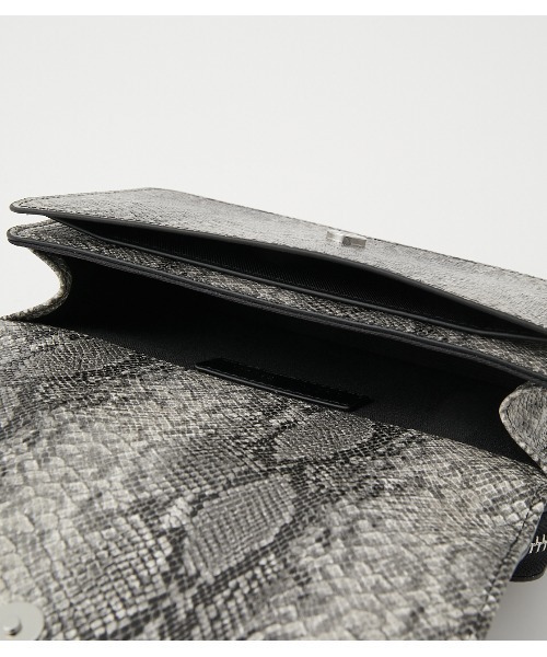 AZUL by moussy（アズールバイマウジー）の「KEY MOTIF WALLET BAG/キーモチーフウォレットバッグ（ショルダーバッグ・レディース・グレー系その他/ブラック/ライトブラウン・FREE）」の14枚目の写真