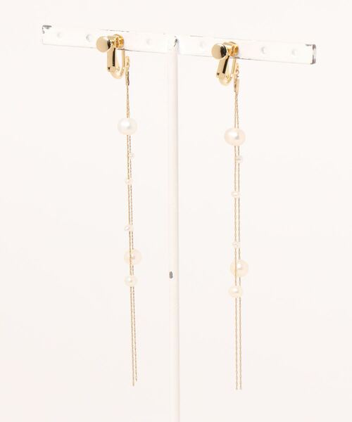 flower（フラワー）の「アイシクルパールイヤリング（イヤリング・レディース・ゴールド・FREE）」の4枚目の写真