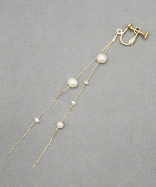 flower（フラワー）の「アイシクルパールイヤリング（イヤリング・レディース・ゴールド・FREE）」の5枚目の写真