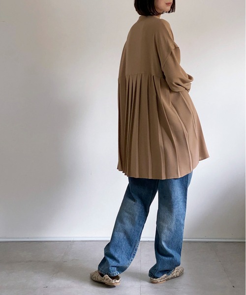 ottilie(オティーリエ)の「プリーツ切替ブラウス(シャツ/ブラウス・レディース・ブラック/ベージュ/オフホワイト・FREE)」の11枚目の写真