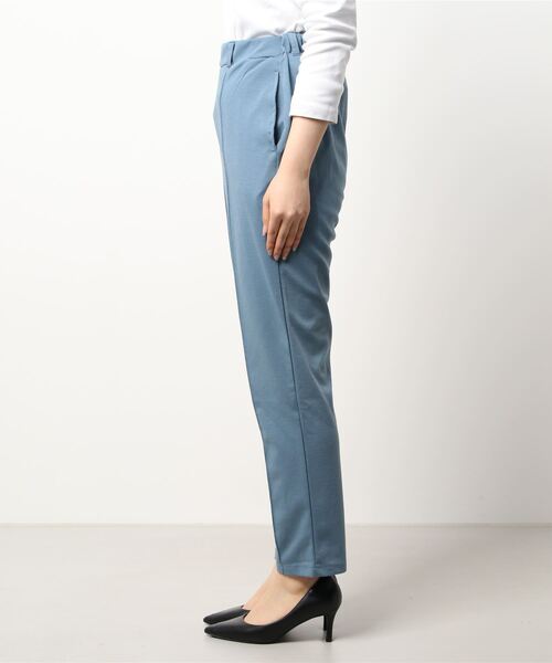 ehka sopo(エヘカソポ)の「センターシームテーパードパンツ(その他パンツ・レディース・ブラック/ベージュ/サックスブルー・フリ-)」の4枚目の写真