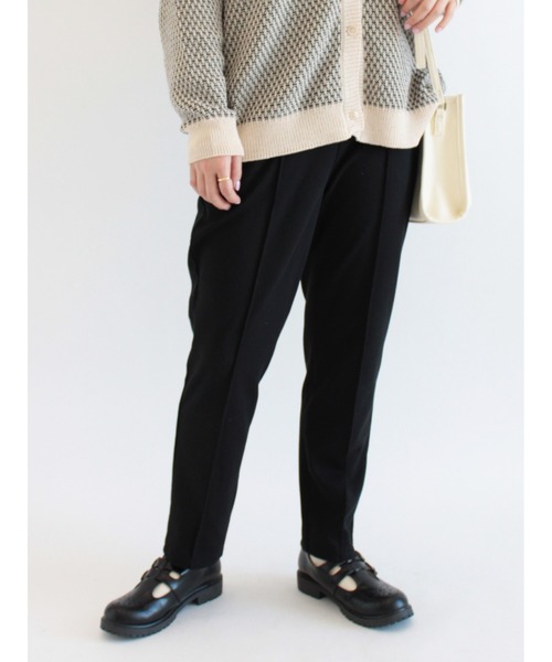 ehka sopo(エヘカソポ)の「センターシームテーパードパンツ(その他パンツ・レディース・ブラック/ベージュ/サックスブルー・フリ-)」の2枚目の写真