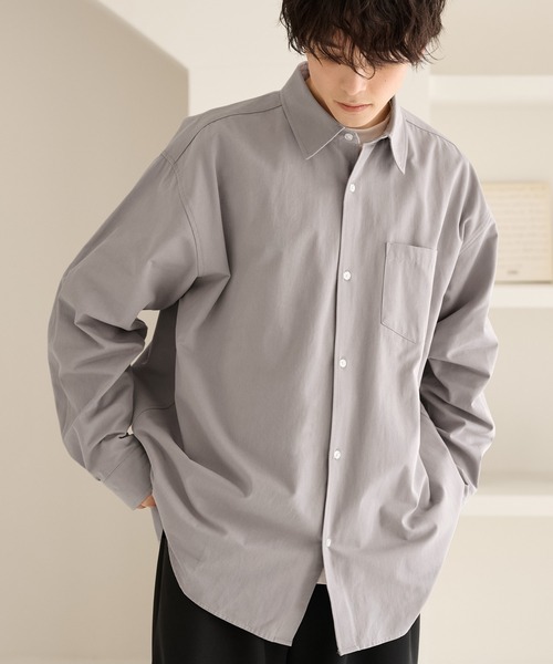 MONO-MART（モノマート）の「リラックスルーズレギュラーカラーブロードシャツ（シャツ/ブラウス・メンズ・ホワイト/チャコール/グレー系1/グレー系2/グレー系3/ブラウン系/ライトベージュ/ネイビー系/ブラック/サックスブルー/チャコールグレー/ブルー系/ライトグレー/オリーブ/ブルー系2・M/L）」の4枚目の写真