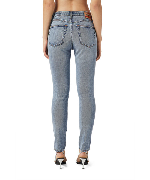 新品　DIESEL  ストレッチテーパードデニム　モデルKAKEE DIESEL（ディーゼル）の「DIESEL SS22 レディース デニム スキニー