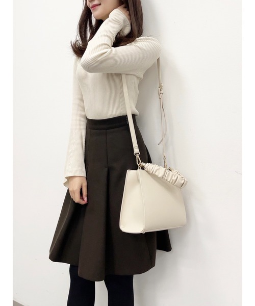 HALUHIROINE（ハルヒロイン）の「シャーリングハンドルバッグ（ハンドバッグ・レディース・グレイッシュベージュ/ライトベージュ・FREE）」の18枚目の写真