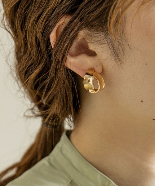 SMELLY（スメリー）の「ツインラインメタルイヤリング（イヤリング・レディース・ゴールド・-）」の18枚目の写真