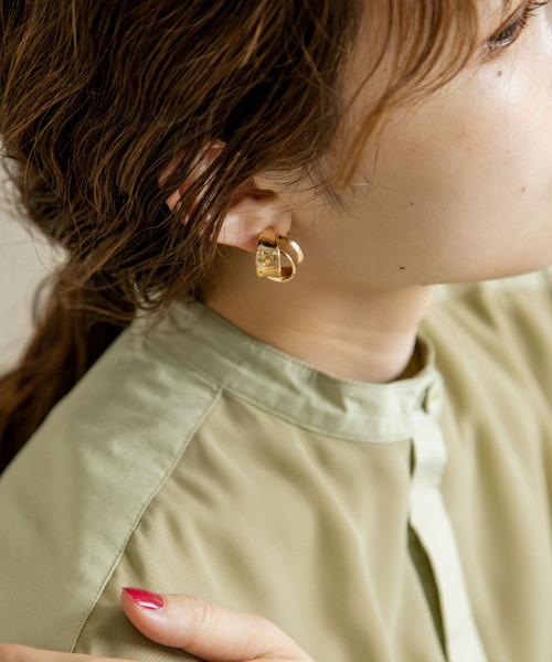 SMELLY（スメリー）の「ツインラインメタルイヤリング（イヤリング・レディース・ゴールド・-）」の15枚目の写真