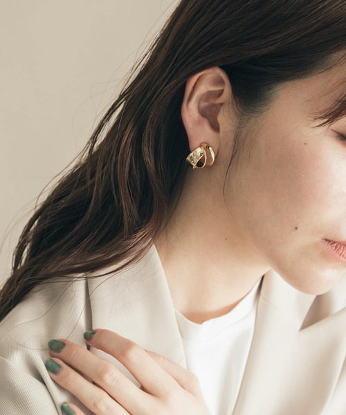 SMELLY（スメリー）の「ツインラインメタルイヤリング（イヤリング・レディース・ゴールド・-）」の14枚目の写真