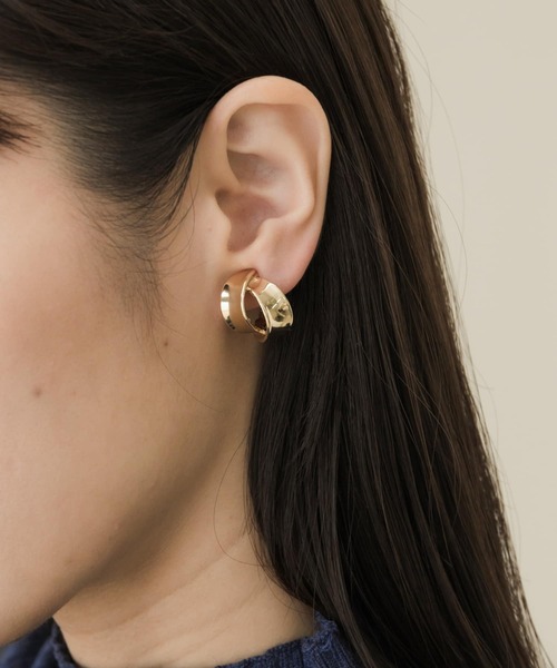 SMELLY（スメリー）の「ツインラインメタルイヤリング（イヤリング・レディース・ゴールド・-）」の12枚目の写真