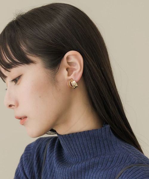SMELLY（スメリー）の「ツインラインメタルイヤリング（イヤリング・レディース・ゴールド・-）」の10枚目の写真
