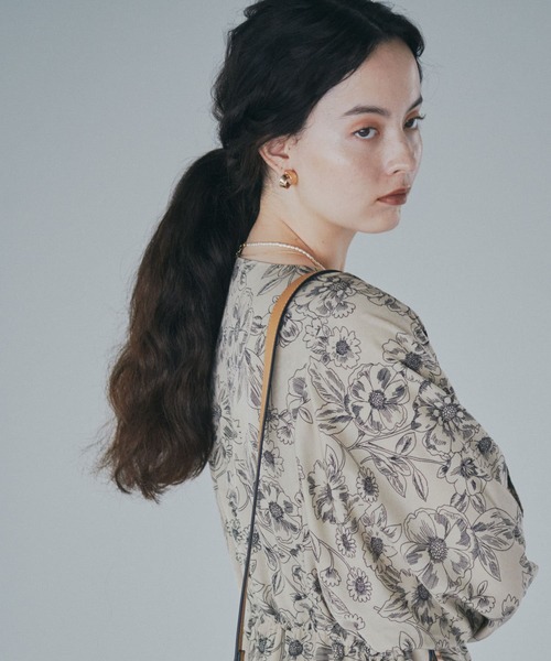 SMELLY（スメリー）の「ツインラインメタルイヤリング（イヤリング・レディース・ゴールド・-）」の5枚目の写真