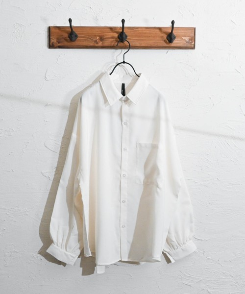 Anytime Songs（エニータイムソングス）の「ビッグシルエット 袖ギャザーシャツ（シャツ/ブラウス・メンズ・グリーン/グレイッシュブルー/グレイッシュベージュ/ホワイト/モカ/ブラック・MEDIUM/LARGE/X-LARGE）」の2枚目の写真