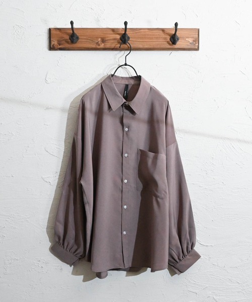 Anytime Songs（エニータイムソングス）の「ビッグシルエット 袖ギャザーシャツ（シャツ/ブラウス・メンズ・グリーン/グレイッシュブルー/グレイッシュベージュ/ホワイト/モカ/ブラック・MEDIUM/LARGE/X-LARGE）」の4枚目の写真