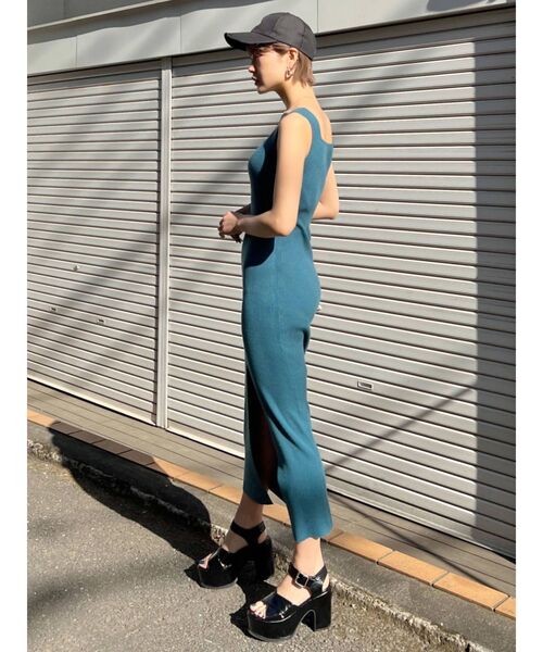 EMODA（エモダ）の「Wクロスバルキーサンダル（サンダル・レディース・ホワイト/ブラック・SMALL/MEDIUM/LARGE）」の4枚目の写真