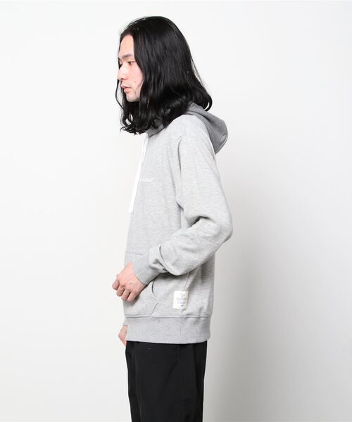 NEW BALANCE(ニューバランス)の「NB Essentials PURE BALANCE ドープダイスウェットフーディー(パーカー・メンズ・ライトブルー/グレー/ライトグリーン・XX-LARGE/SMALL/MEDIUM/LARGE/X-LARGE)」の4枚目の写真