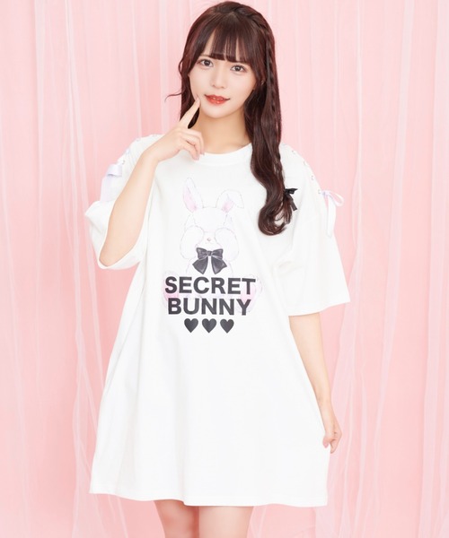 Secret Honey（シークレットハニー）の「目隠しウサギプリントビッグシルエットTシャツ（Tシャツ/カットソー・レディース・オフホワイト/ピンク/ブルー/ブラック・FREE）」の2枚目の写真