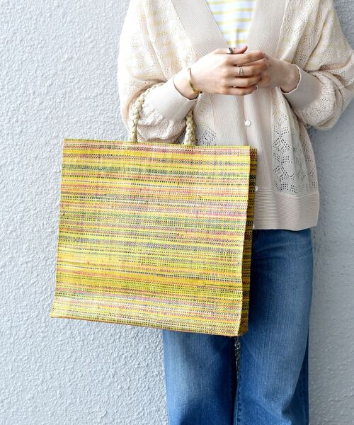 Le Voyage en Panier(ルヴォヤージュアンパニエ)の「Le Voyage en Panier: カラー ラフィア トートバッグ(トートバッグ・レディース・ネイビー/その他1・ONE SIZE)」の2枚目の写真