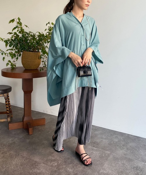Thevon(ゼボン)の「スクエアポンチョチュニックシャツ(シャツ/ブラウス・レディース・ブラック/オフホワイト/オレンジ/グリーン・FREE)」の18枚目の写真