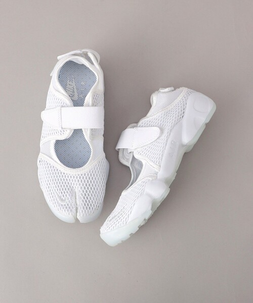 NIKE（ナイキ）の「NIKE/ナイキ エアリフトブリーズ（スニーカー・レディース・ホワイト/ブラック・23.0cm/24.0cm/25.0cm）」の2枚目の写真