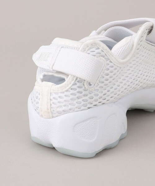 NIKE（ナイキ）の「NIKE/ナイキ エアリフトブリーズ（スニーカー・レディース・ホワイト/ブラック・23.0cm/24.0cm/25.0cm）」の11枚目の写真