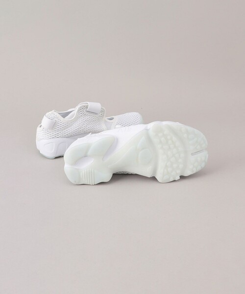 NIKE（ナイキ）の「NIKE/ナイキ エアリフトブリーズ（スニーカー・レディース・ホワイト/ブラック・23.0cm/24.0cm/25.0cm）」の9枚目の写真