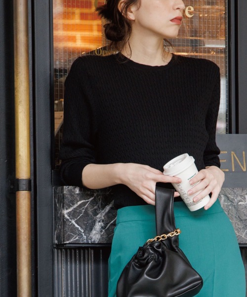 OPAQUE.CLIP（オペークドットクリップ）の「◆ケーブルニット【エクストラファインオーガニックコットン/WEB限定カラー】（ニット/セーター・レディース・ブルー/ライトグリーン/ブラウン系その他/ダークネイビー/ブラック系7/イエロー系7/ピンク系/ホワイト系・40/38/36）」の3枚目の写真