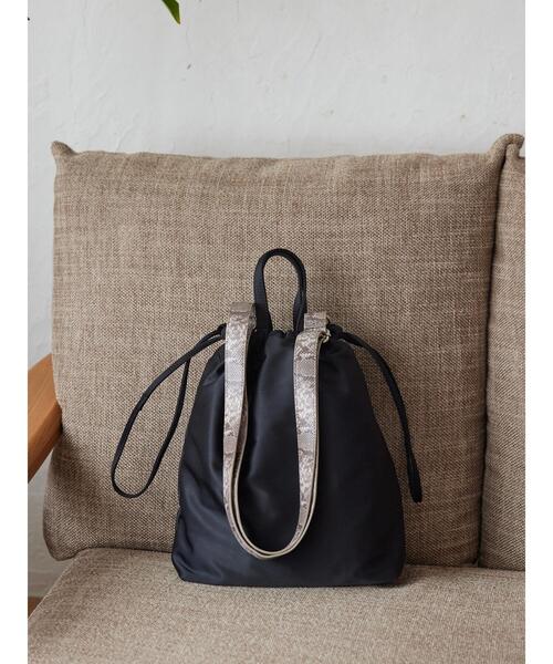 AMERICAN HOLIC（アメリカンホリック）の「パターンベルト巾着ショルダーバック（ショルダーバッグ・レディース・ベージュ/ボルドー/ブラック・FREE）」の4枚目の写真