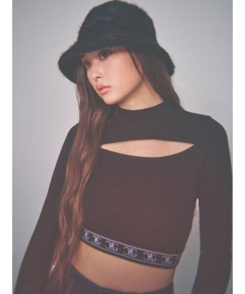 GYDA(ジェイダ)の「【ゆうちゃみコラボ】デコルテOPEN ウエストLOGOテープトップス(Tシャツ/カットソー・レディース・ブラック/オフホワイト・FREE)」の3枚目の写真