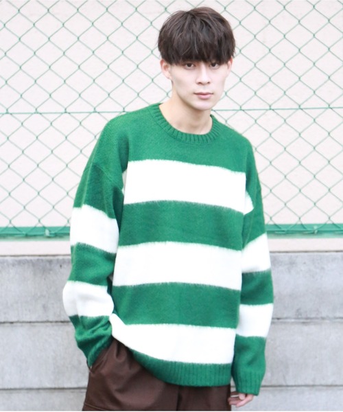 SPINNS（スピンズ）の「【ゆったりシルエット】フェイクモヘア ボーダー カラーニット（ニット/セーター・メンズ・イエロー×ブラック/チャコールグレー×ブラック/レッド系その他/グリーン系その他/ホワイト×ブラック/ベージュ系その他・ONESIZE）」の4枚目の写真