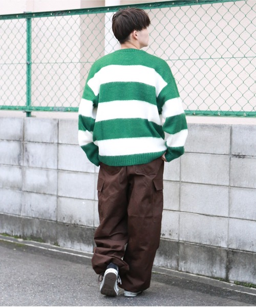 SPINNS（スピンズ）の「【ゆったりシルエット】フェイクモヘア ボーダー カラーニット（ニット/セーター・メンズ・イエロー×ブラック/チャコールグレー×ブラック/レッド系その他/グリーン系その他/ホワイト×ブラック/ベージュ系その他・ONESIZE）」の8枚目の写真