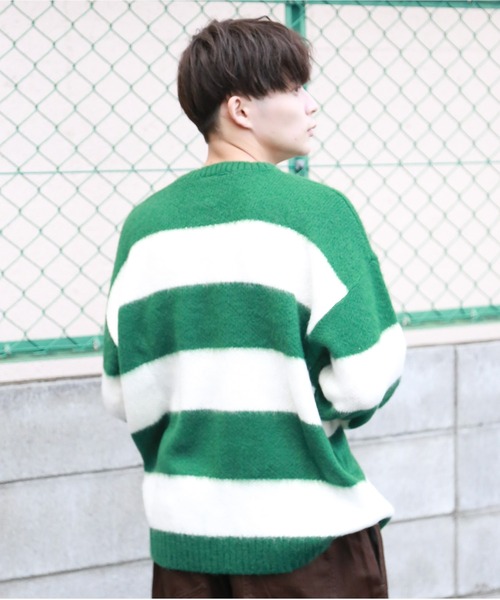 SPINNS（スピンズ）の「【ゆったりシルエット】フェイクモヘア ボーダー カラーニット（ニット/セーター・メンズ・イエロー×ブラック/チャコールグレー×ブラック/レッド系その他/グリーン系その他/ホワイト×ブラック/ベージュ系その他・ONESIZE）」の11枚目の写真