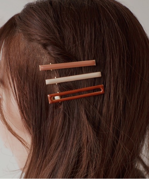 ammy.（エイミードット）の「【 ammy. / エイミードット 】 くすみカラー ヘアピン / ３点セット（ヘアピン・レディース・レッド系/グリーン系・FREE）」の4枚目の写真