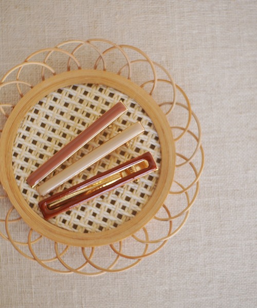 ammy.（エイミードット）の「【 ammy. / エイミードット 】 くすみカラー ヘアピン / ３点セット（ヘアピン・レディース・レッド系/グリーン系・FREE）」の7枚目の写真