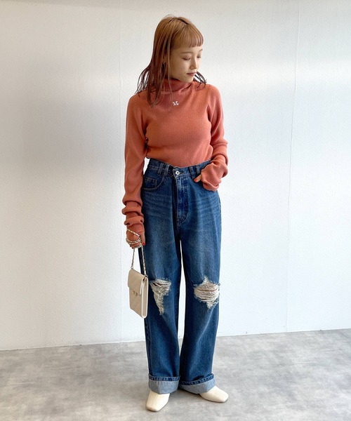 w closet（ダブルクローゼット）の「フィンガーホールタートルネック