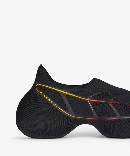 GIVENCHY(ジバンシイ)の「TK-360 PLUS SNEAKERS(スニーカー・メンズ・ブラック・43/40/41/42)」の3枚目の写真
