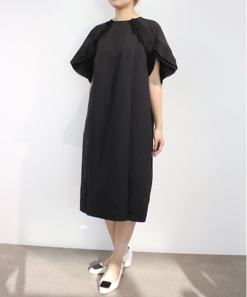 Marilyn Moon（マリリンムーン）の「タックフリルコクーンドレス