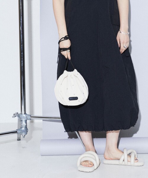 OUTDOOR PRODUCTS（アウトドアプロダクツ）の「OUTDOOR PRODUCTS × Firsthand/アウトドアプロダクツ 別注スタッズ 巾着バッグ（ハンドバッグ・レディース・ピンク/ブラック/オフホワイト・ONE SIZE）」の4枚目の写真