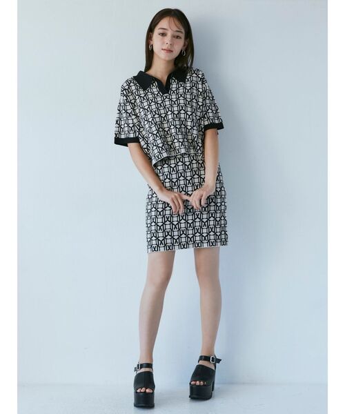 MURUA（ムルーア）の「モノグラムニットポロシャツ（ポロシャツ・レディース・ブラック/オレンジ/ブルー・FREE）」の7枚目の写真