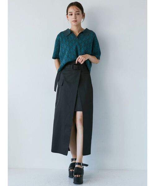 MURUA（ムルーア）の「モノグラムニットポロシャツ（ポロシャツ・レディース・ブラック/オレンジ/ブルー・FREE）」の10枚目の写真